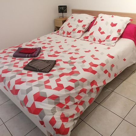 Le Petit Chalet -Appartement Proche De La Vieille Ville , Du Centre Ville Et Du Tram- Petit Dejeuner Offert Le Mans Luaran gambar