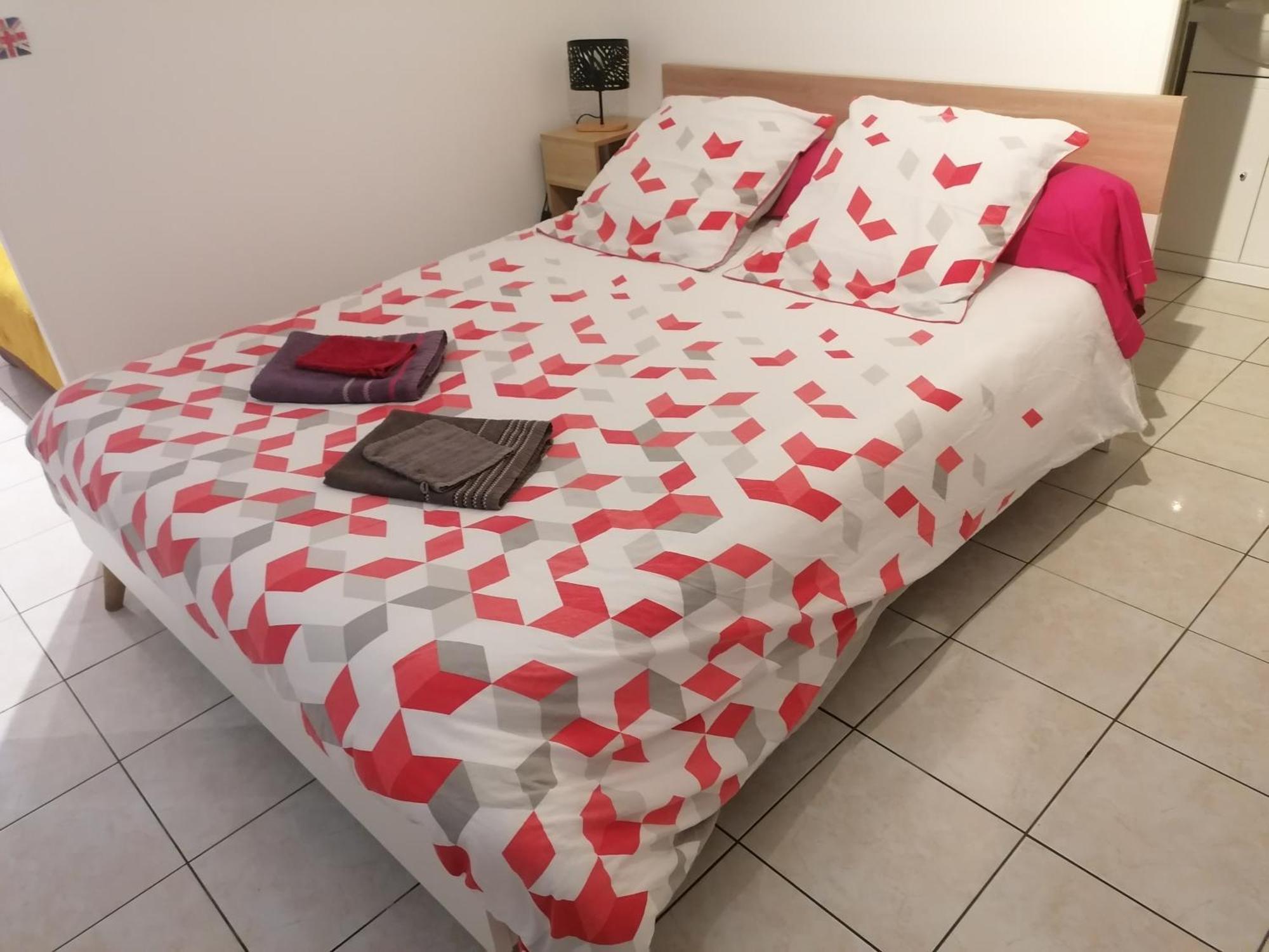 Le Petit Chalet -Appartement Proche De La Vieille Ville , Du Centre Ville Et Du Tram- Petit Dejeuner Offert Le Mans Luaran gambar